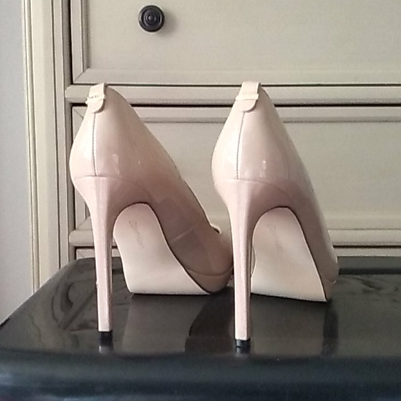 Calvin Klein nude stilettos NIB - Picture 2 of 3